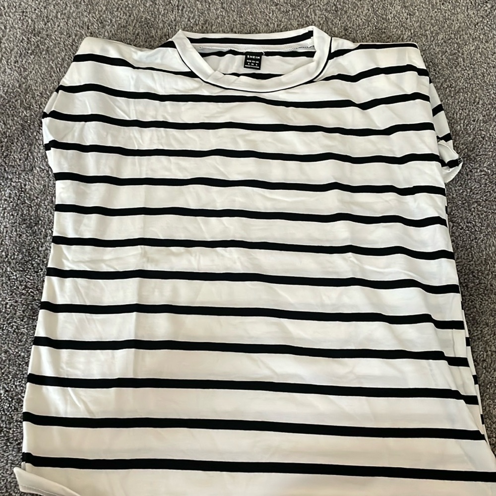 Women’s SHEIN striped t shirt